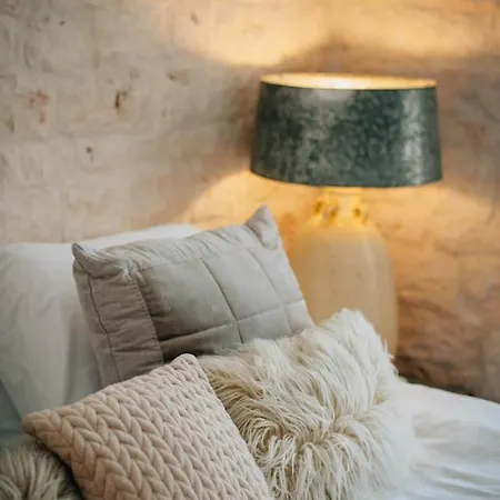 Отель Yours Trulli