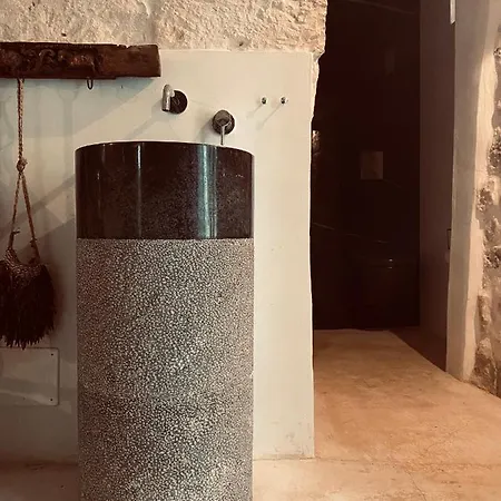 Отель Yours Trulli