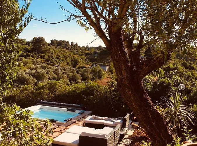 Hotel Yours Trulli *
